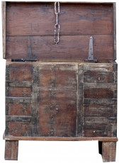 Antique chest in colonial style - Model 5
